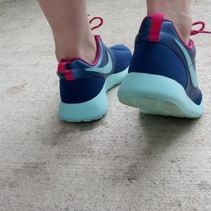 Nike Shoes - 🌺💦Nike Roshe one💦 🌺 Nike Shoes - 🌺💦Nike Roshe one💦 🌺